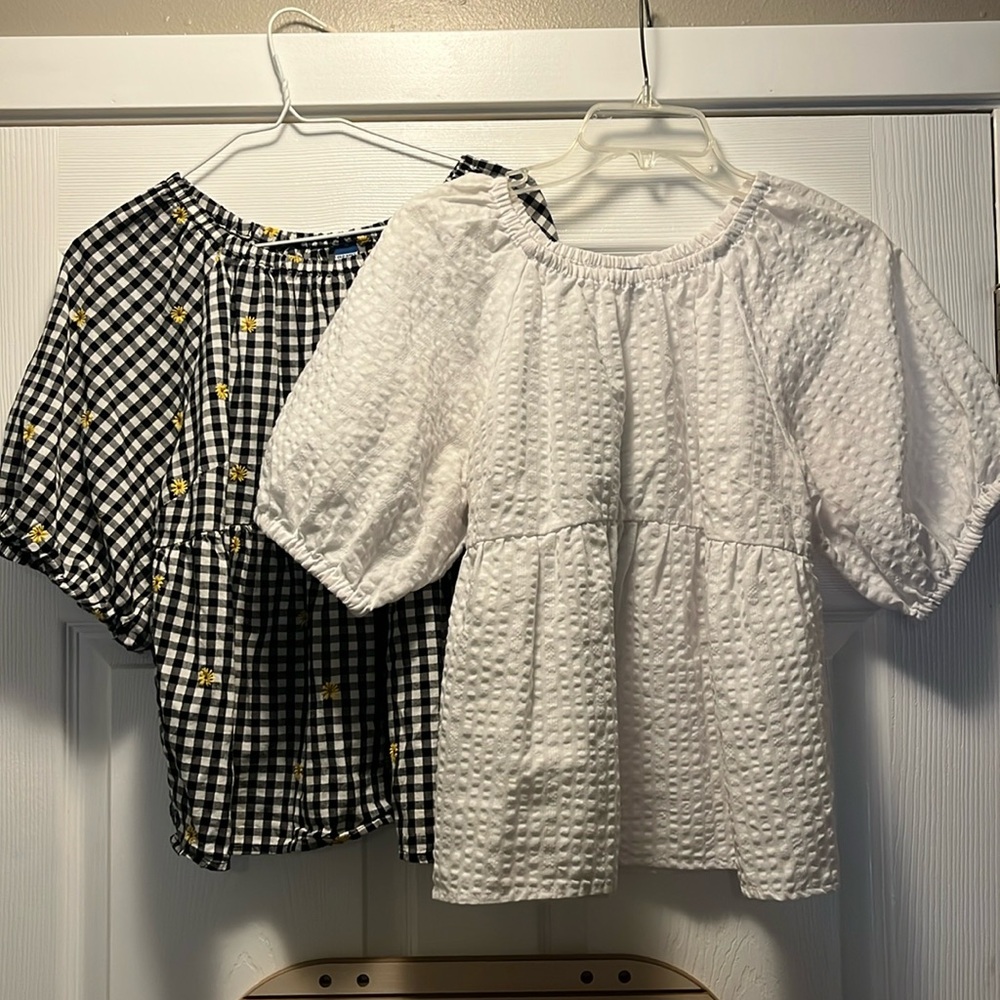 2 Old Navy Puff Sleeve Tops